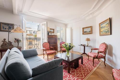 Veeve - Auteuil Refinement