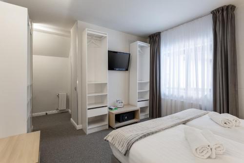 Кровать или кровати в номере Eden Grand Resort