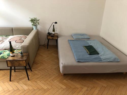 Postel nebo postele na pokoji v ubytování Bedroom in the heart of the centre of the Prague