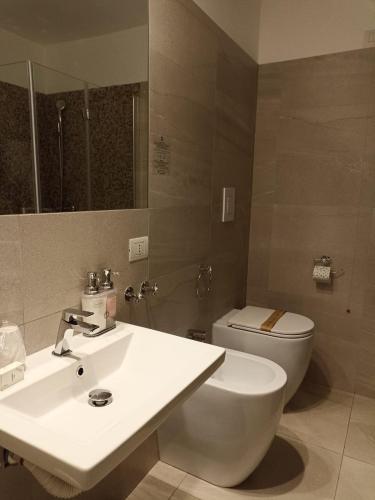 Ein Badezimmer in der Unterkunft Bianco Riccio Suite Hotel