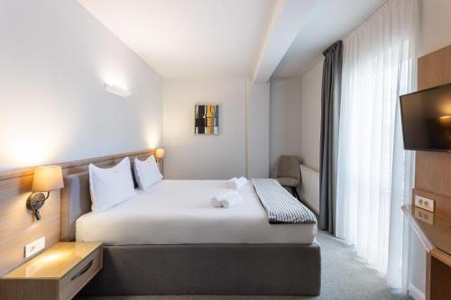 Кровать или кровати в номере Eden Grand Resort