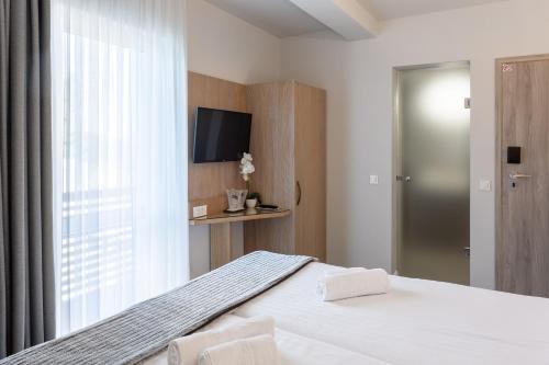 Кровать или кровати в номере Eden Grand Resort