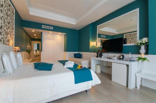 Ein Bett oder Betten in einem Zimmer der Unterkunft Bianco Riccio Suite Hotel