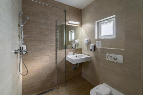 Ванная комната в Eden Grand Resort