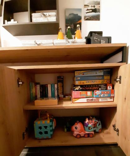 a book shelf with books and toys on it at Susis Ferienwohnung in Radstadt