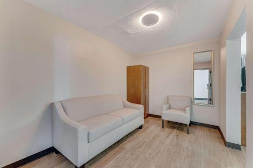 Khu vực ghế ngồi tại Quality Inn
