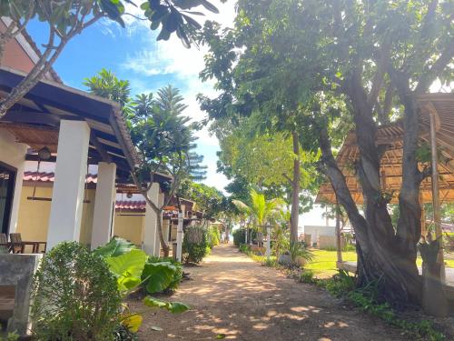 Zahrada ubytování Coco Lanta Resort - SHA Extra Plus