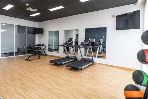 Fitness centrum a/nebo fitness zařízení v ubytování La Quinta Inn & Suites by Wyndham Corpus Christi Southeast