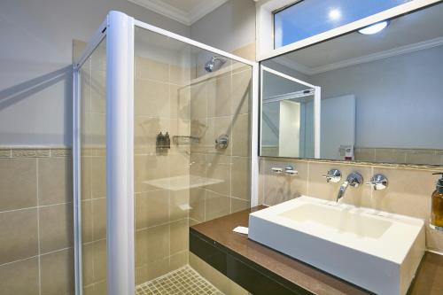 Koupelna v ubytování Cresta Thapama Hotel
