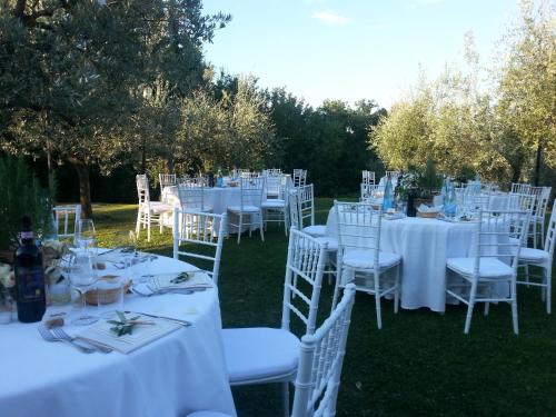 a group of tables with white chairs and tablesearcher at Le Fonti A San Giorgio in Montespertoli