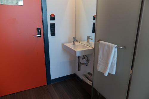 Ванная комната в easyHotel Malaga City Centre