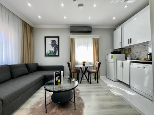Kuchyň nebo kuchyňský kout v ubytování Casa Florya Travel Apartments