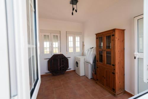 a laundry room with a washing machine and a washer and dryer at Apartamento - Ático ISLA CANELA in Ayamonte