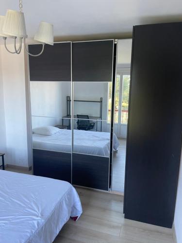 a bedroom with a bed and a large mirror at Chambre privée in Aix-en-Provence