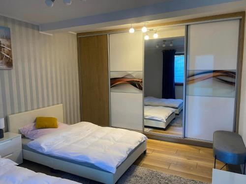 Ένα ή περισσότερα κρεβάτια σε δωμάτιο στο Apartament Wiktoria