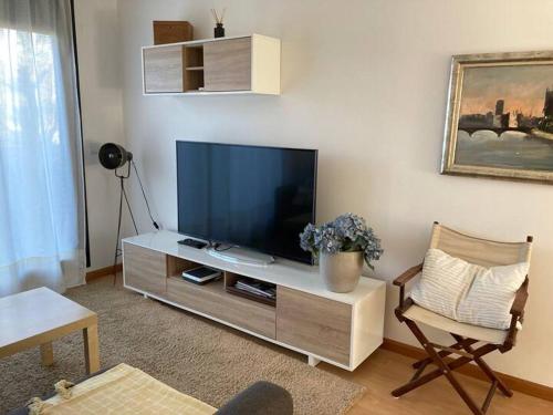 TV a/nebo společenská místnost v ubytování AIzaetxea