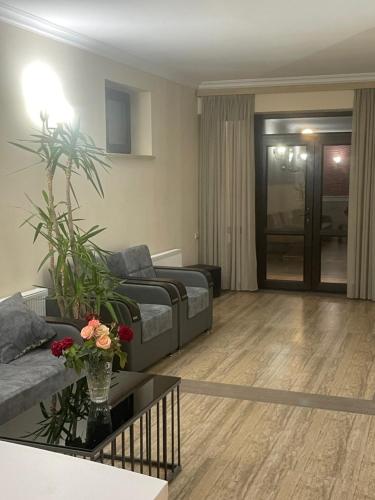 Ein Sitzbereich in der Unterkunft DECCA Hotel