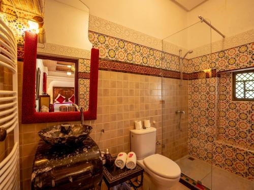Un baño de Clé De Sol Riad & SPA