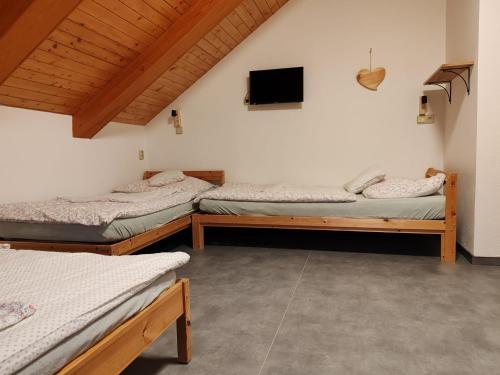 Postel nebo postele na pokoji v ubytování Pension Čáda