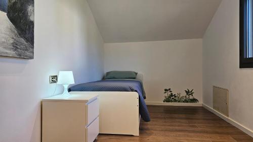 Postel nebo postele na pokoji v ubytování Cal Sidru Castellolí