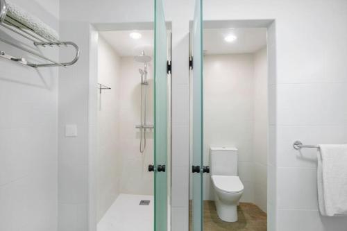 Un baño de Onil Reformed Petfriendly Home with WIFI