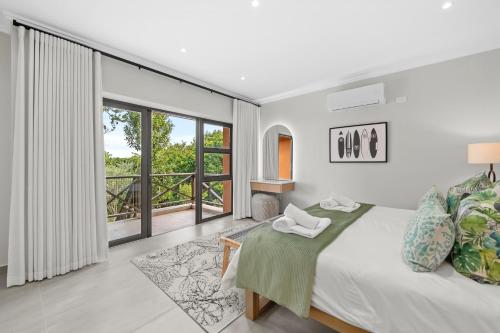 Postel nebo postele na pokoji v ubytování San Lameer Villa 14208- 4 Bedroom Premier - 8 pax - San Lameer Rentals Agency