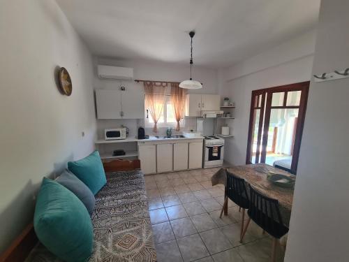 Gallery image of SPITIKARIOTIKO Ikarian Cottage in Raches
