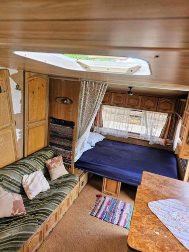 Кровать или кровати в номере Beachfront Caravans