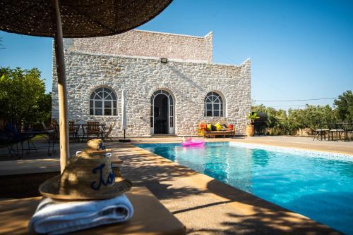 Πισίνα στο ή κοντά στο Villa Les jardins fleuris 4 bedrooms