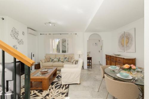 Beautiful townhouse walking distance to the beach in Costabella, Marbella