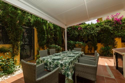 Beautiful townhouse walking distance to the beach in Costabella, Marbella