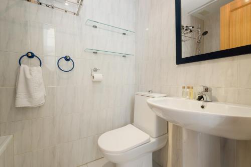 Beautiful townhouse walking distance to the beach in Costabella, Marbella