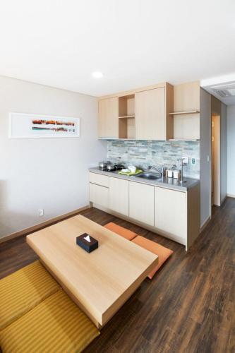 Una cocina o cocineta en Hotel Thesoom Forest