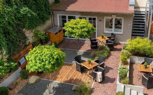 an aerial view of a patio with tables and chairs at Apartments an Sankt Marien in Stralsund