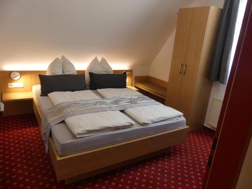 Katil atau katil-katil dalam bilik di Hotel Traube