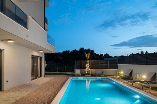 Luxury Villa David 2 heated pool