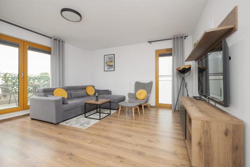 Modern Apartments with Parking and AC in Konstancin - Jeziorna by Noclegi Renters