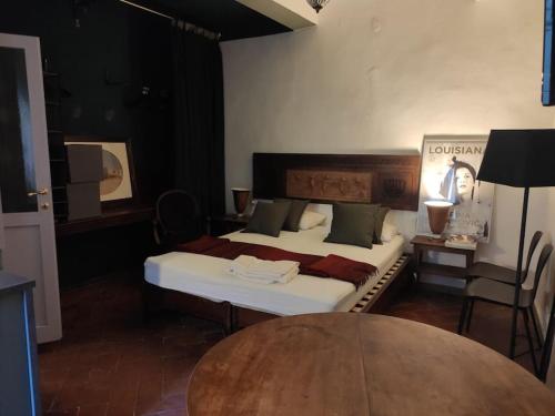 Lovely portion of property near Piazza Santo Spirito