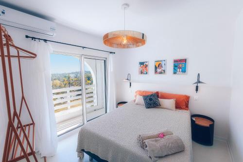 Una cama o camas en una habitación de Appartement T3 - Cap noir- à 200 m de la plage des Roches Noires