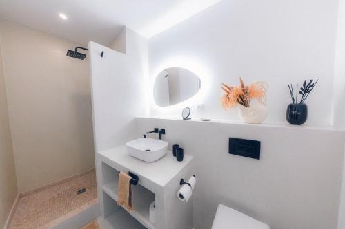 Un baño de Appartement T3 - Cap noir- à 200 m de la plage des Roches Noires
