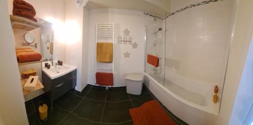 Ένα μπάνιο στο La Belle Epoque Wimereux Bruno et JB