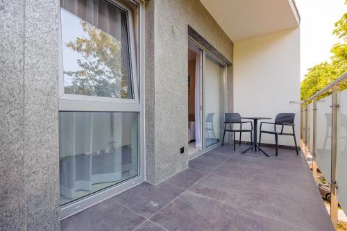 a balcony with a table and chairs in a house at Apartamenty Akwamaryn in Ustka