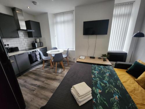 Dapur atau dapur kecil di Dundee 1-Bed Apartment - Sleeps 4 - Pet Friendly