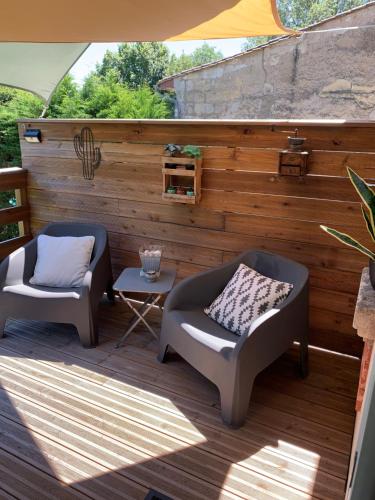 Χώρος καθιστικού στο Agréable appartement proche Libourne
