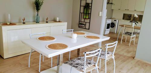 Photo de la galerie de l'établissement Fleur de lys, Nazelle-Négron, à Nazelles-Négron