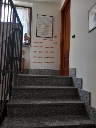 a stairway with a sign on the wall at Il Laghetto in Torre Canavese
