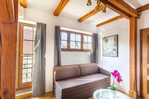 Hotel At the Golden Scissors Image