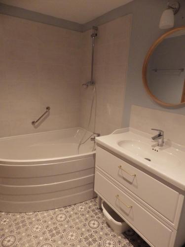 Bilik mandi di Petit appartement de charme, belle vue