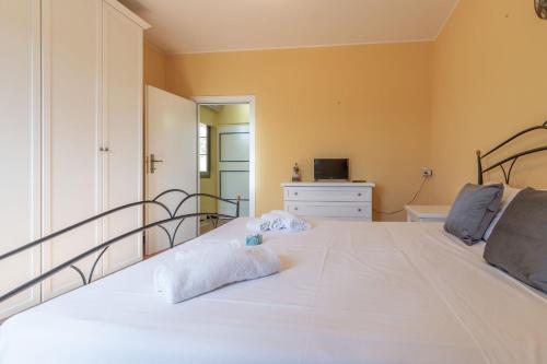 a bedroom with a large white bed in a room at Italian Experience- Villa La Pagliarina in Cartoceto