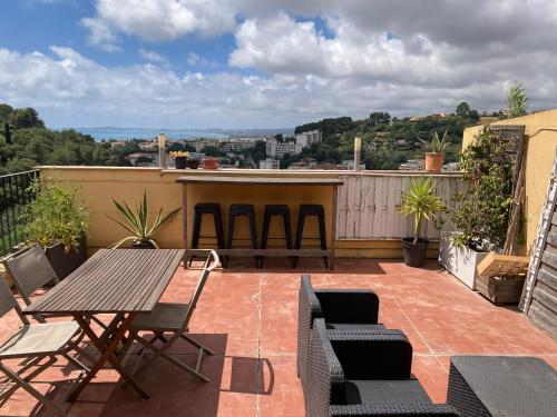 T2 Traversant avec une grande terrasse et Piscine